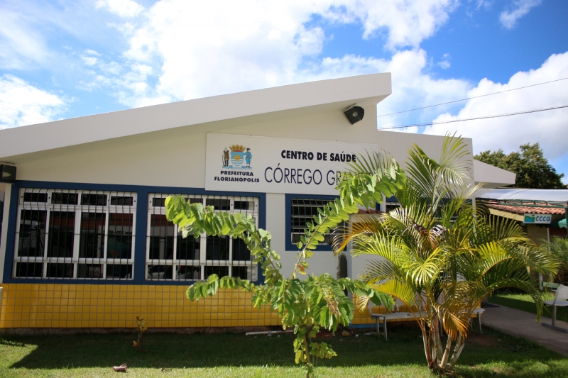Prefeitura entrega mais dois centros de saúde