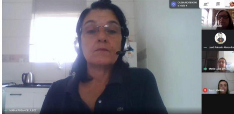 Professora de Tecnologia Educacional realiza formação para colegas de escola municipal de Florianópolis