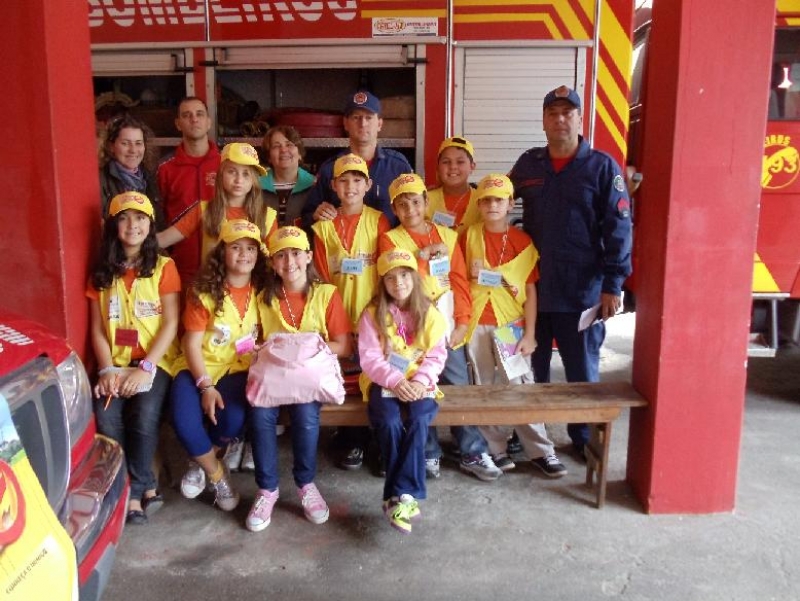 Escola Adotiva visita Corpo de Bombeiros