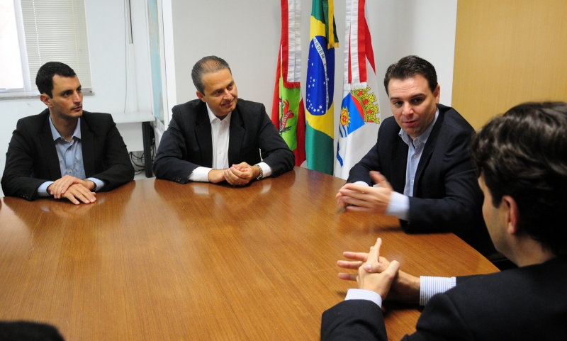 Governador de Pernambuco visita prefeito da Capital