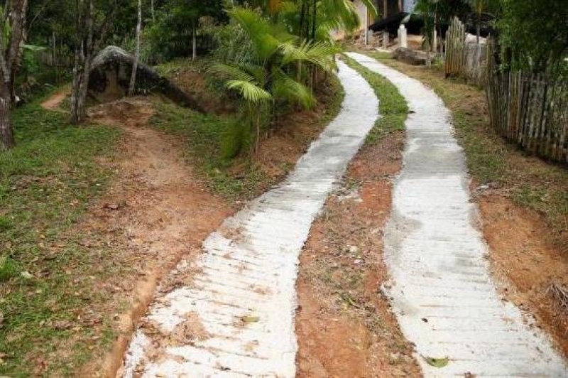 FLORAM notifica  morador por construção  em trilha
