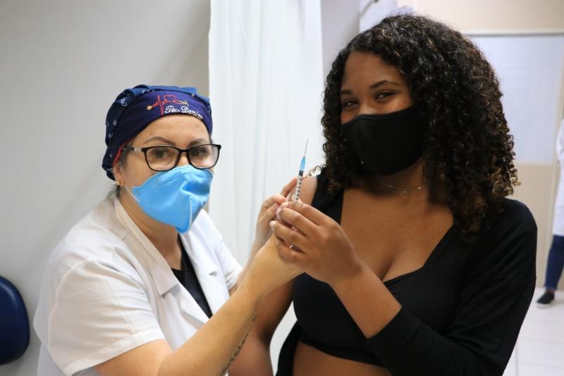 Florianópolis continua cronograma de vacinação para esta sexta (1º)