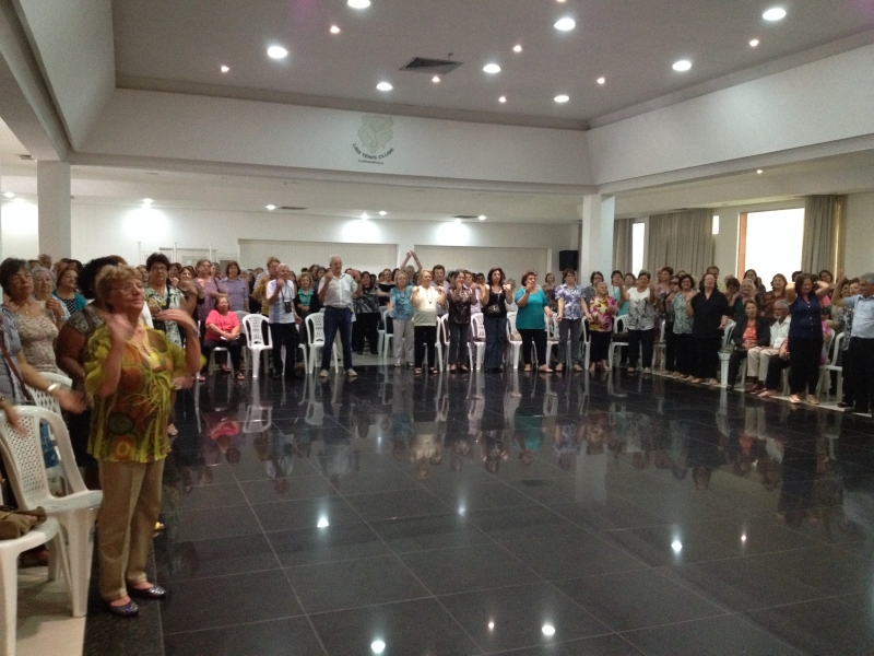 Idosos mostram talentos em tarde cultural