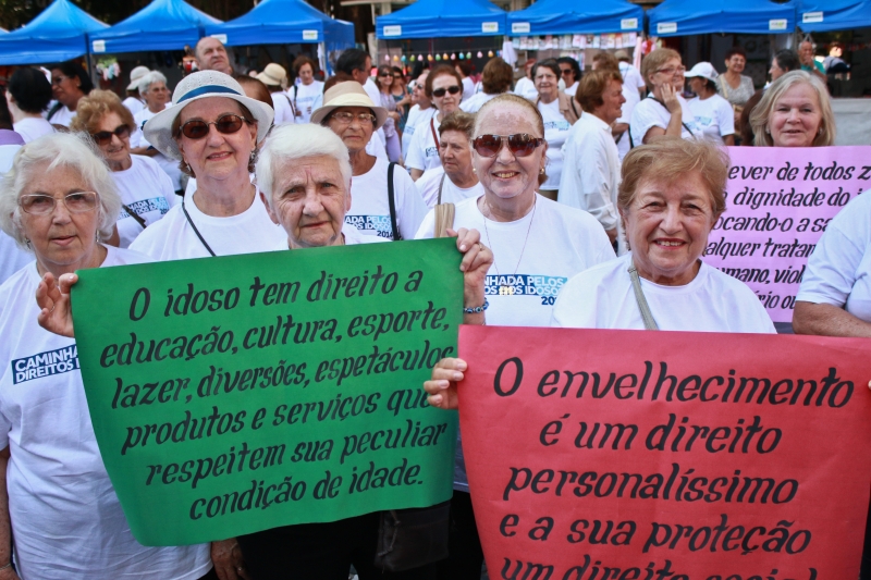 Idosos chamam a atenção para respeito aos direitos