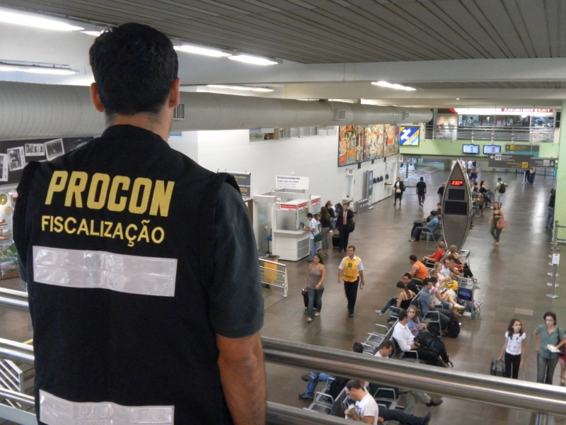 PROCON Municipal aplica notificação à empresa TAM