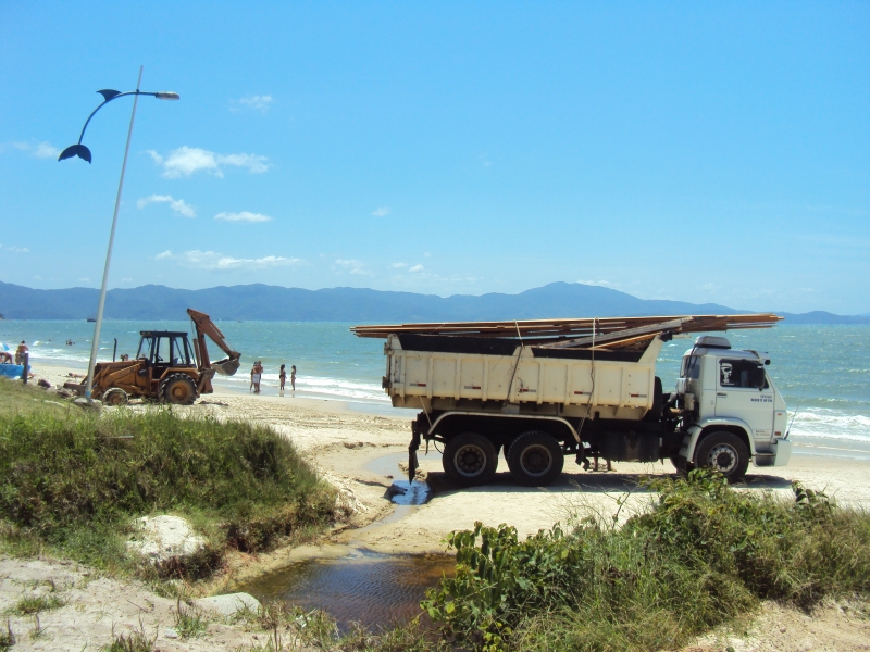 Pescador transforma rancho de pesca em bar
