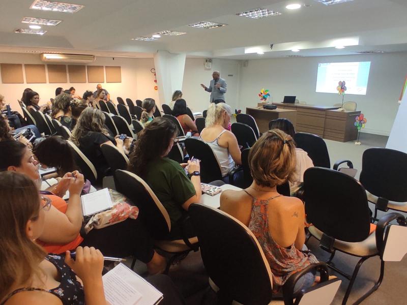 Prefeitura de Florianópolis capacita servidores para o combate ao trabalho infantil na Capital.