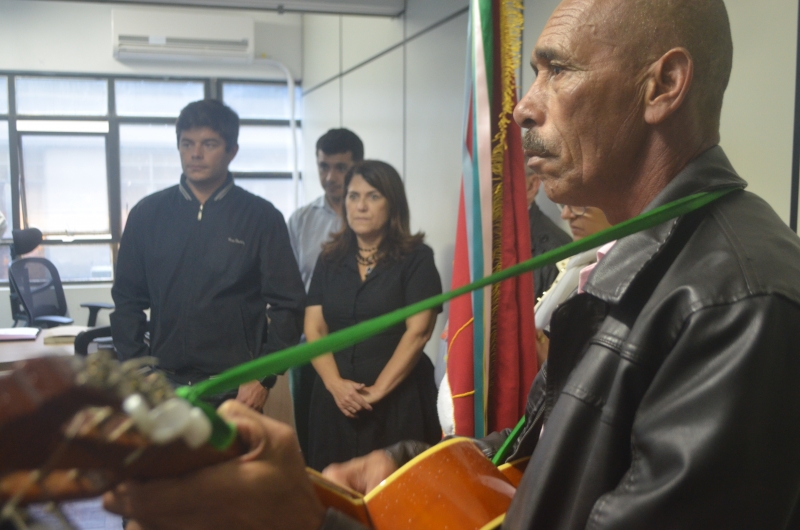 Secretaria recebe visita de grupo de cantoria do Divino