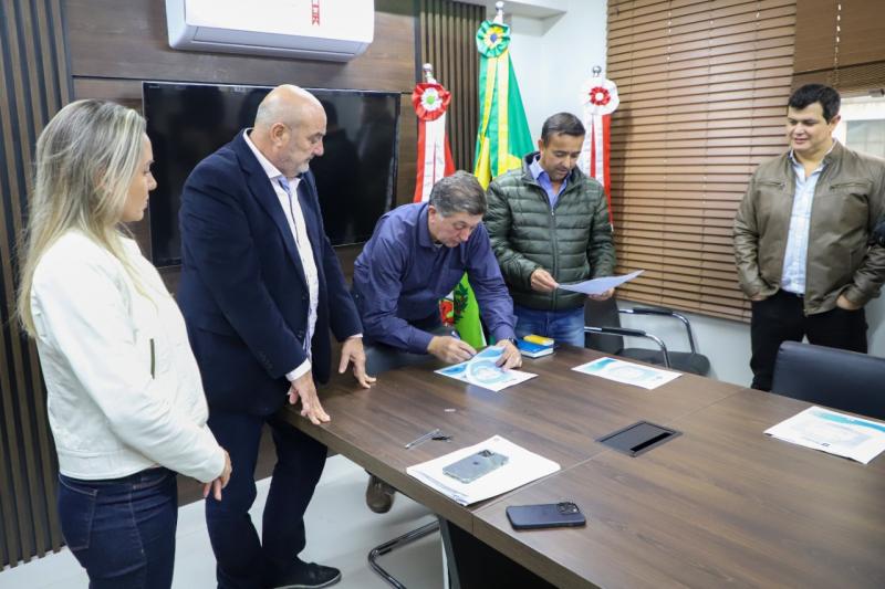 PMF dá ordem de serviço para revitalização da SC-406 e Rua Osni Ortiga