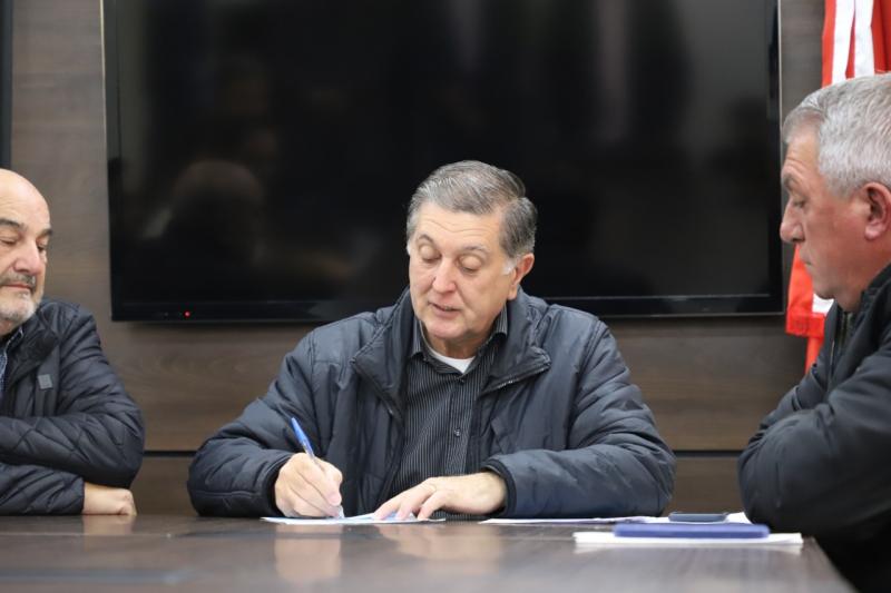 Prefeitura dá ordem de serviço para pavimentação de estradas de chão 