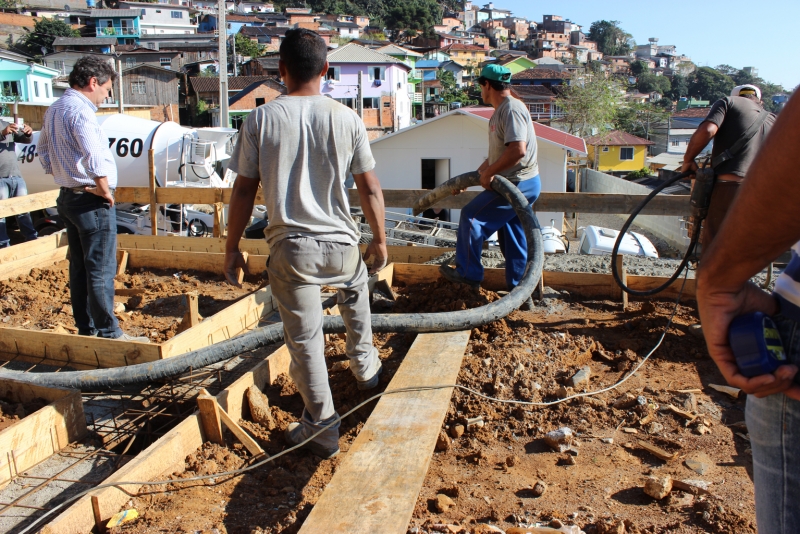Avançam obras das casas de alvenaria no Horácio