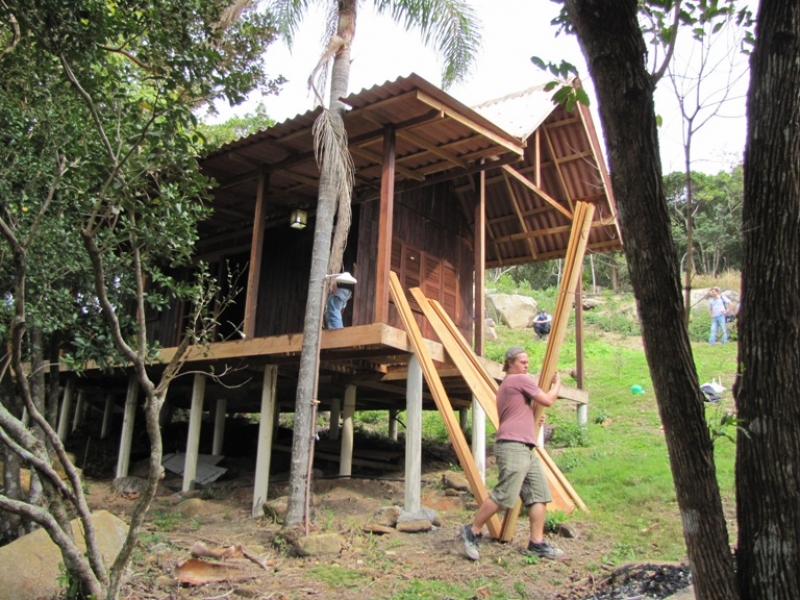 Casa de americano é demolida no Costa da Lagoa pela Floram  