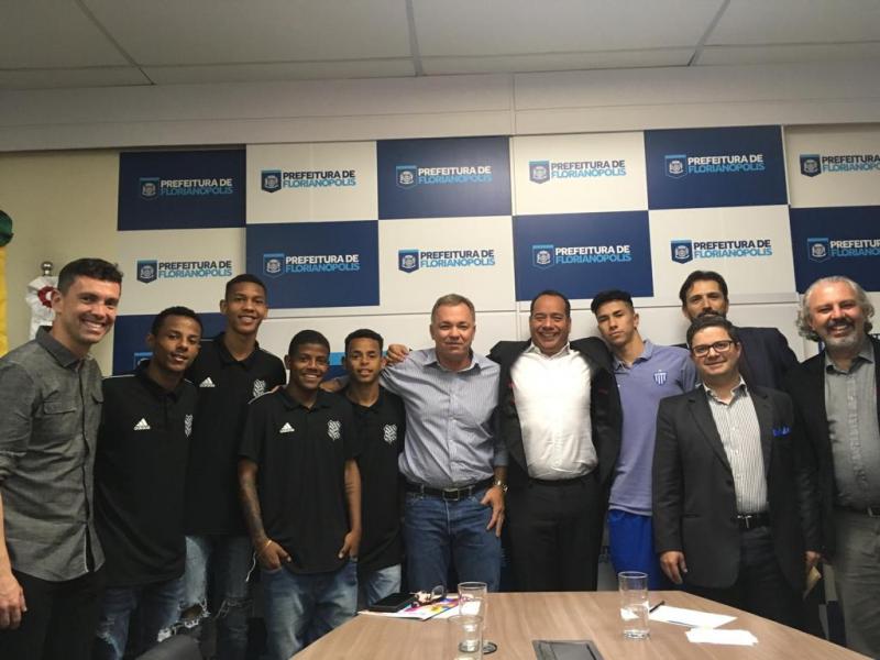 Prefeitura lança “Floripa Gol de Letra”