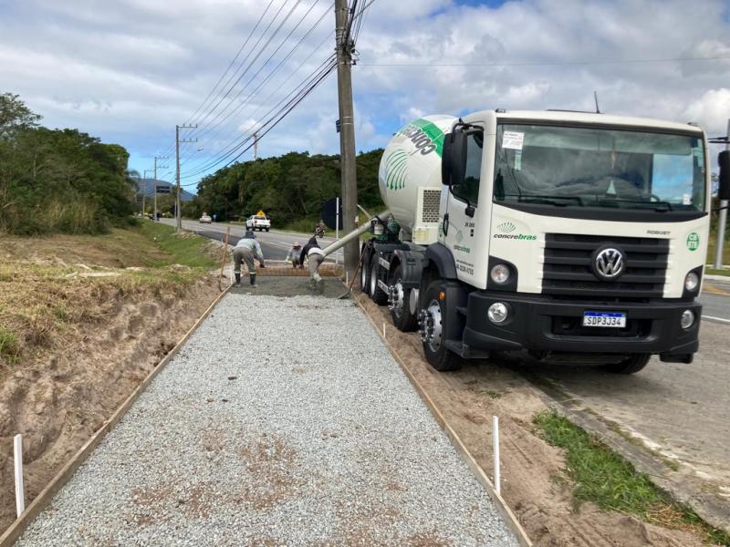 Prefeitura de Florianópolis inicia concretagem da nova ciclovia de Jurerê
