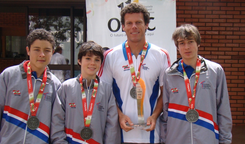Tênis de campo masculino é vice-campeão na Olesc