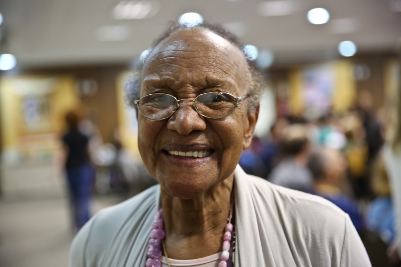 Aposentada volta à escola aos 81 anos