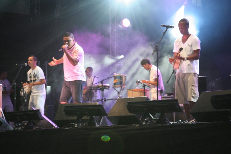 Festa do Réveillon continua com os grupos Atrevidos e Intuição 